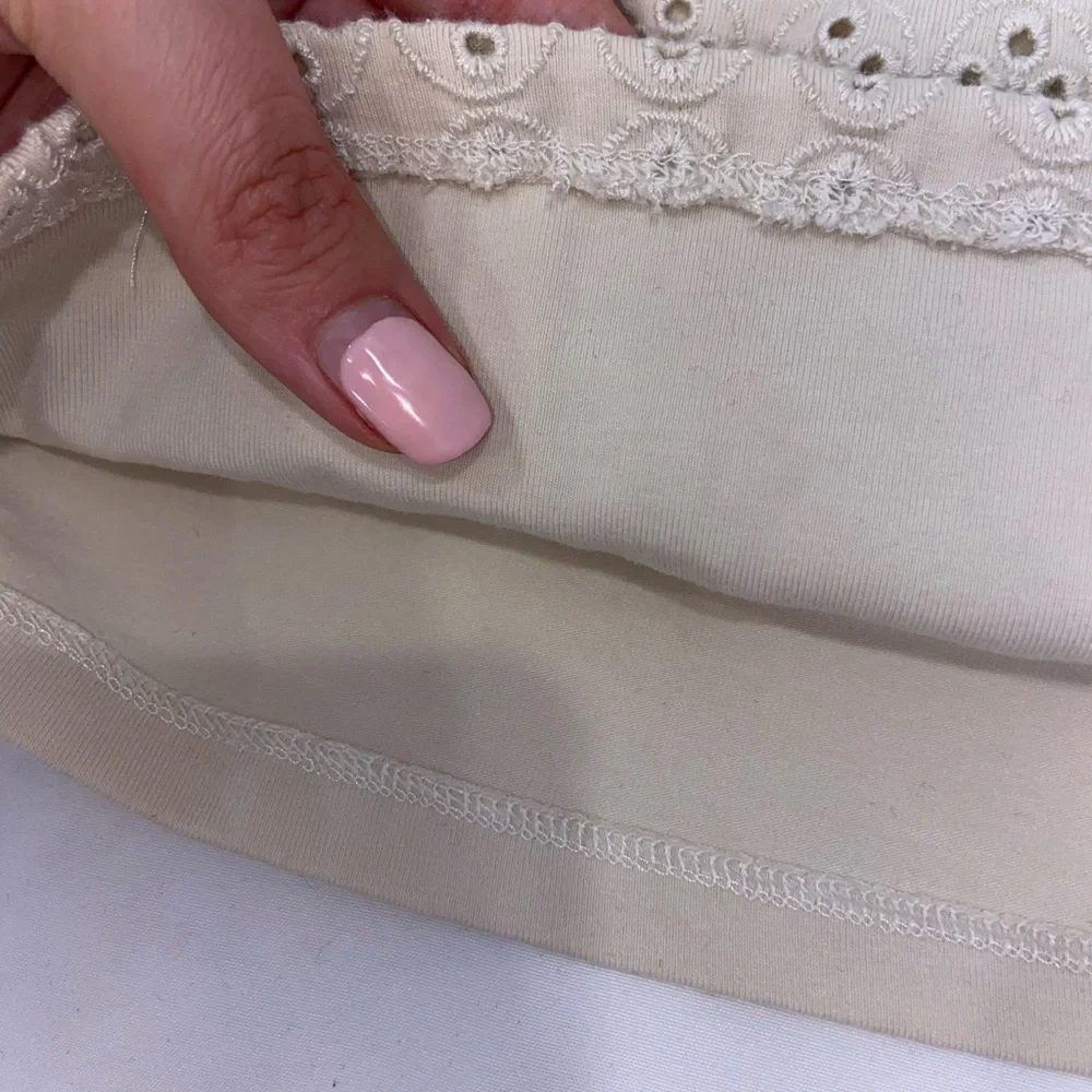 🦢 Express Eyelet Puff Sleeve Top 🦢 - Picture 7 of 10